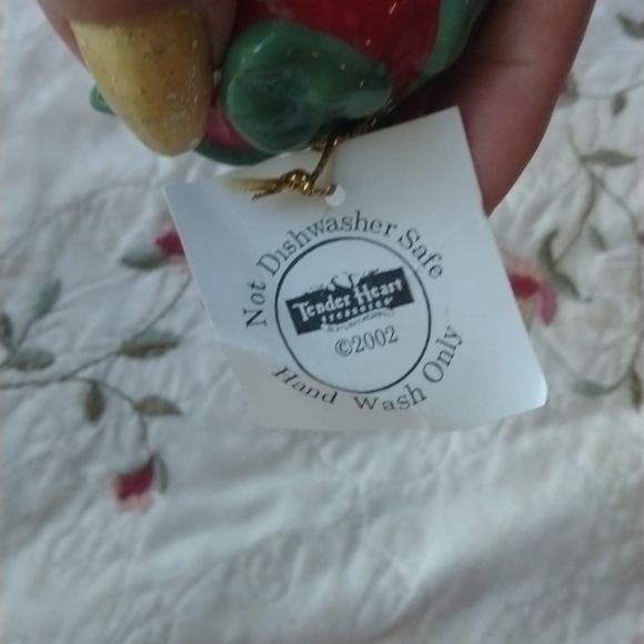 Strawberry salt and pepper shakers - Picture 5 of 5